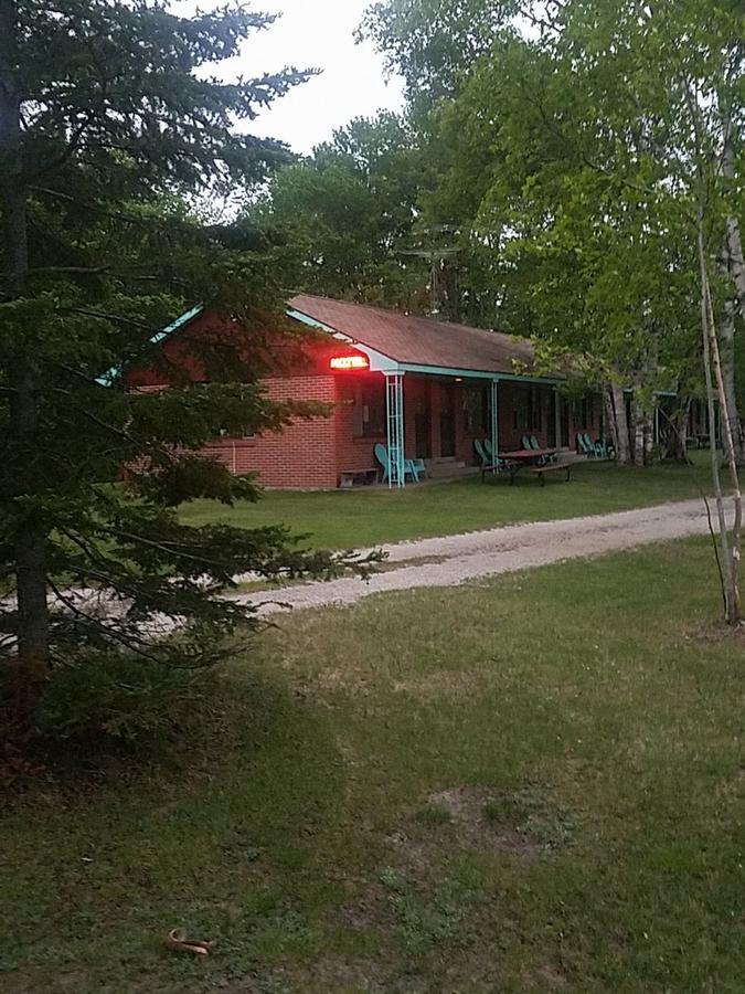 Historic Birch Lodge And Motel Trout Lake Екстер'єр фото